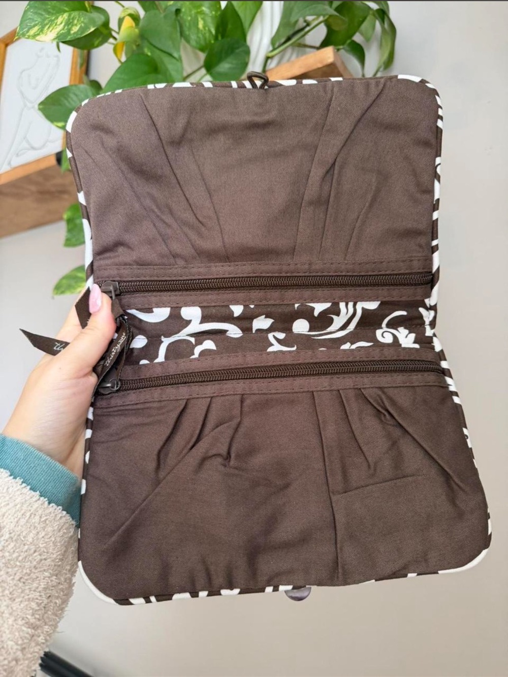 thirty-one Brown and White Floral Travel Jewelry Pouch